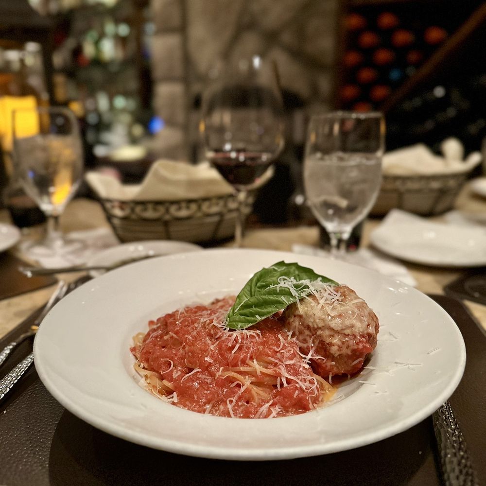 La Masseria signature dishes Spaghetti allo Spugnito di Pomodoro
Battuta di Pollo alla Capricciosa
Parmigiana di Melenzane